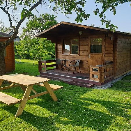 Cozy Summer House With Free Parking Near City Center & Beach 쿠레사아레 외부 사진