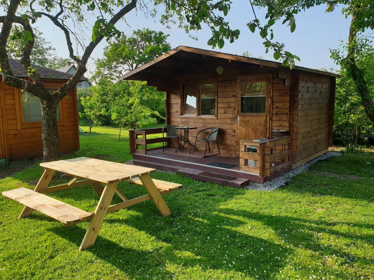 Cozy Summer House With Free Parking Near City Center & Beach 쿠레사아레 외부 사진